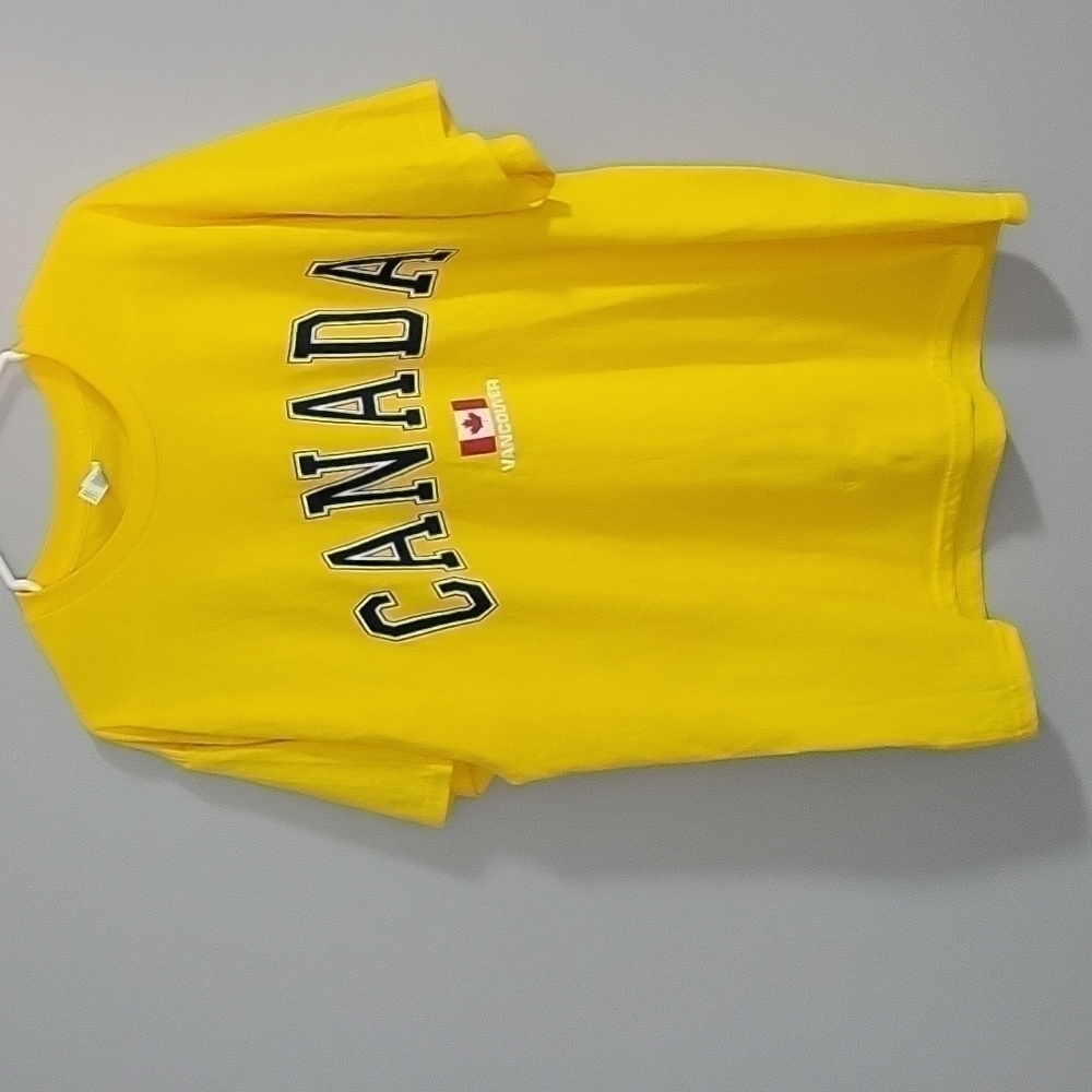 Yellow Canada vancouver tshirt size XL